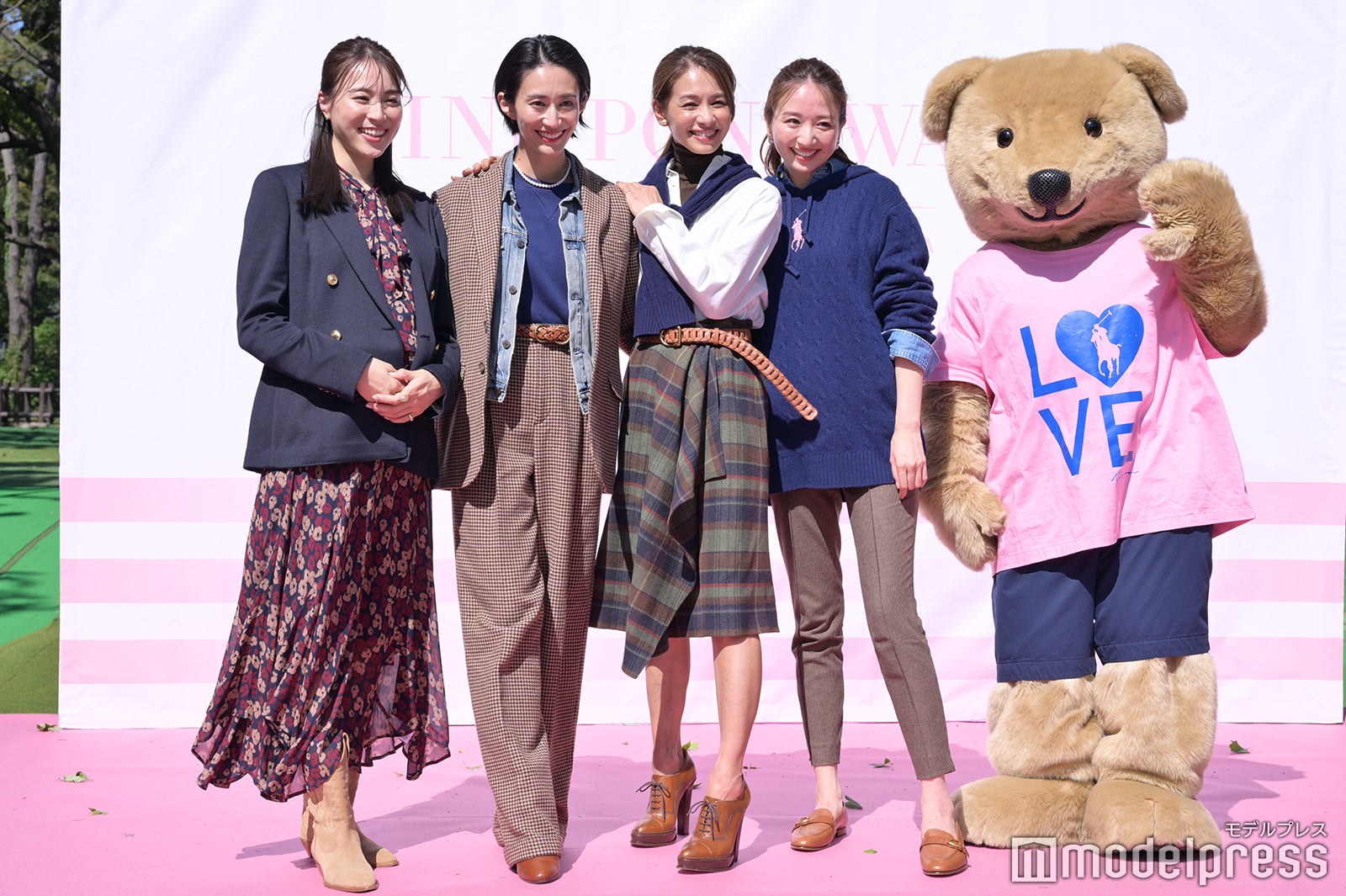 （中央）神山まりあ、稲沢朋子、鹿沼憂妃（C）モデルプレス