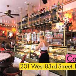 ケーキがズラリ!ショーケースを見ても楽しい、NYの雰囲気抜群カフェ/mmn「#NY LIFE」より