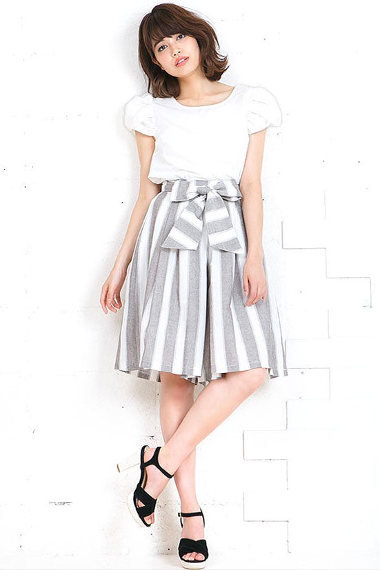 ねじりデザイン袖ツイストスリーブブラウストップス「神戸レタス」1990円（税込）／画像提供：神戸レタス