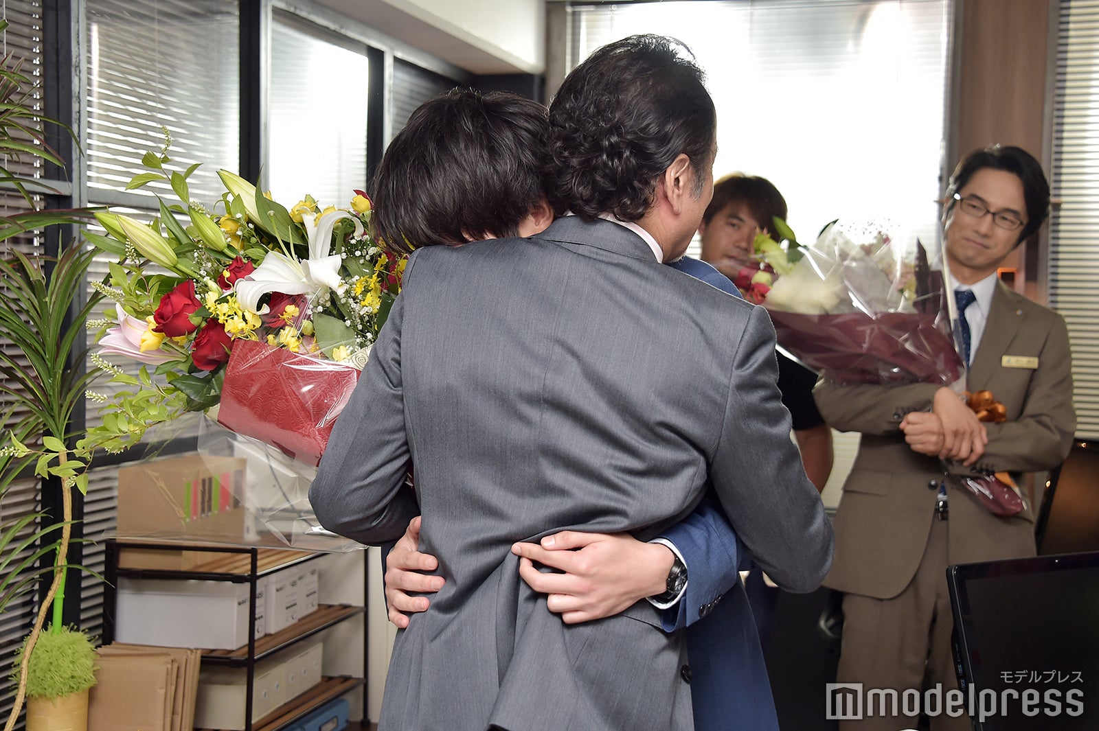 吉田鋼太郎、田中圭（C）モデルプレス