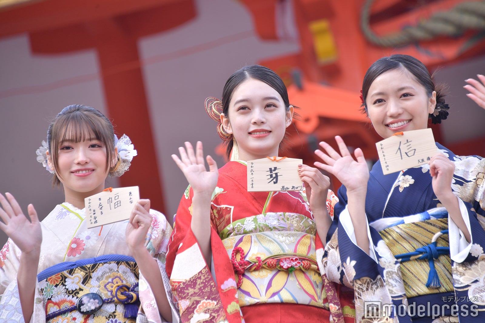 古田愛理、高石あかり、大原優乃（C）モデルプレス