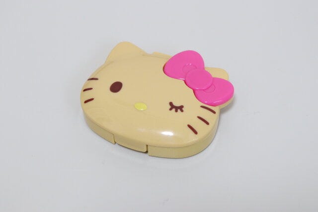 つけまつげケース　日焼けキティ