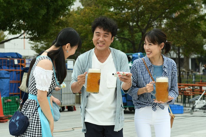ムロツヨシ、戸田恵梨香/「大恋愛~僕を忘れる君と」第3話より(C)TBS