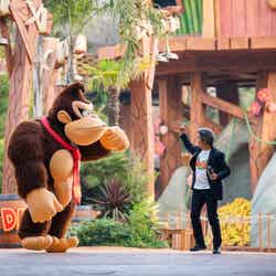 「ドンキーコング」と宮本茂/画像提供:ユニバーサル・スタジオ・ジャパン