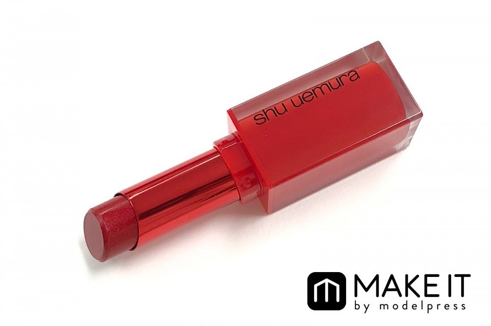 shu uemura／ルージュ アンリミテッド ラッカーシャイン／H LS RD 184（holo effect）／3,300円（税抜） (C)メイクイット