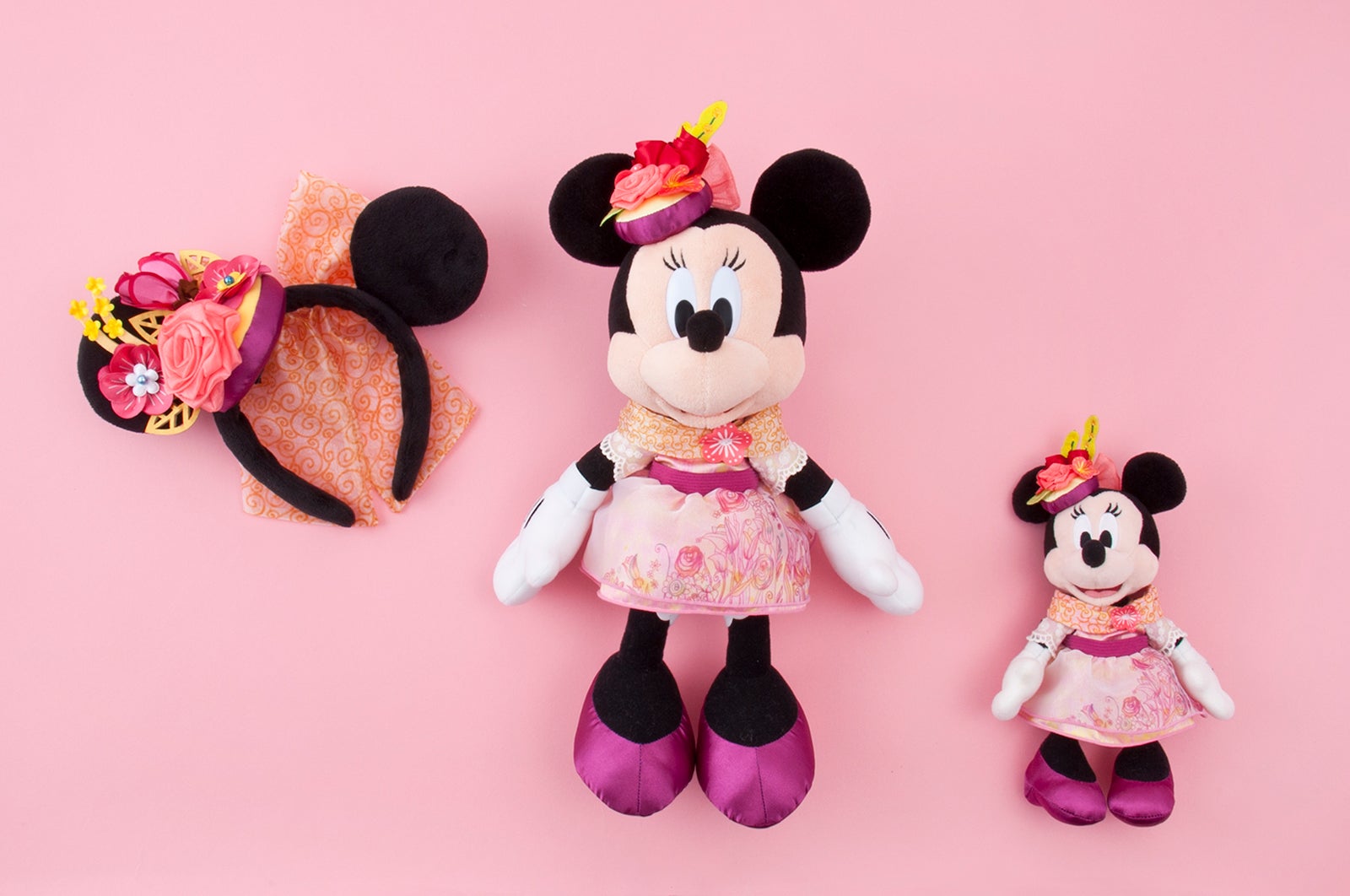 カチューシャ 1800円／ぬいぐるみ 5100円／ぬいぐるみバッジ 2300円 （C）Disney