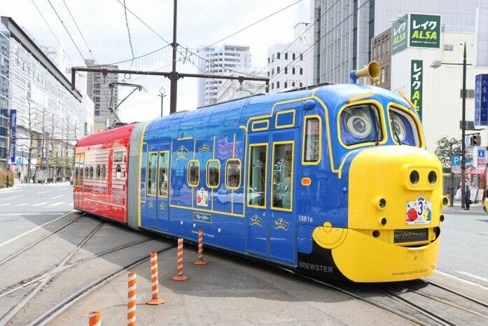 岡山駅前を発車！