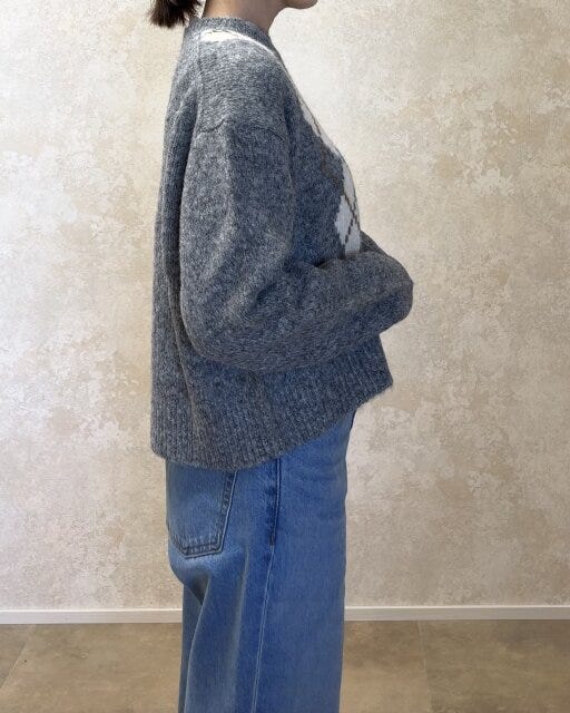 ユニクロフラッフィクルーネックセーターの着丈　横