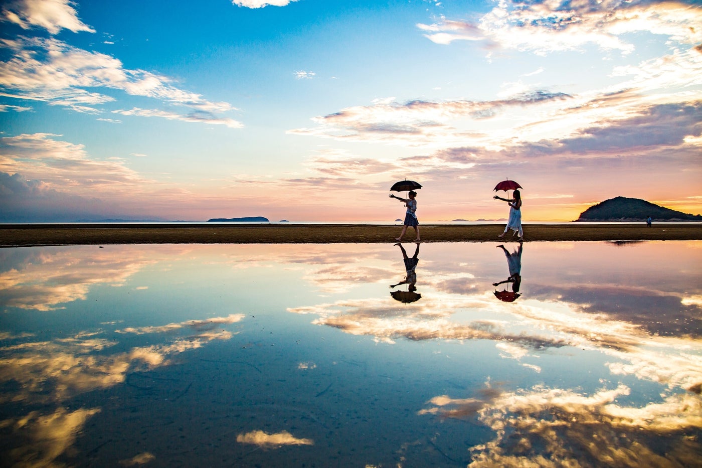 日本のウユニ塩湖と話題の「父母ヶ浜」（香川）／提供写真