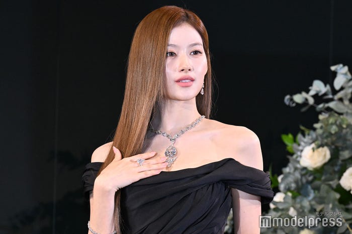 サナ(C)モデルプレス