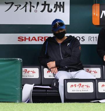 崖っぷち日本ハム・新庄監督「諦めませんよ」と一言だけ 2度の申告敬遠、必死のタクトも同点の九回にサヨナラ満塁被弾