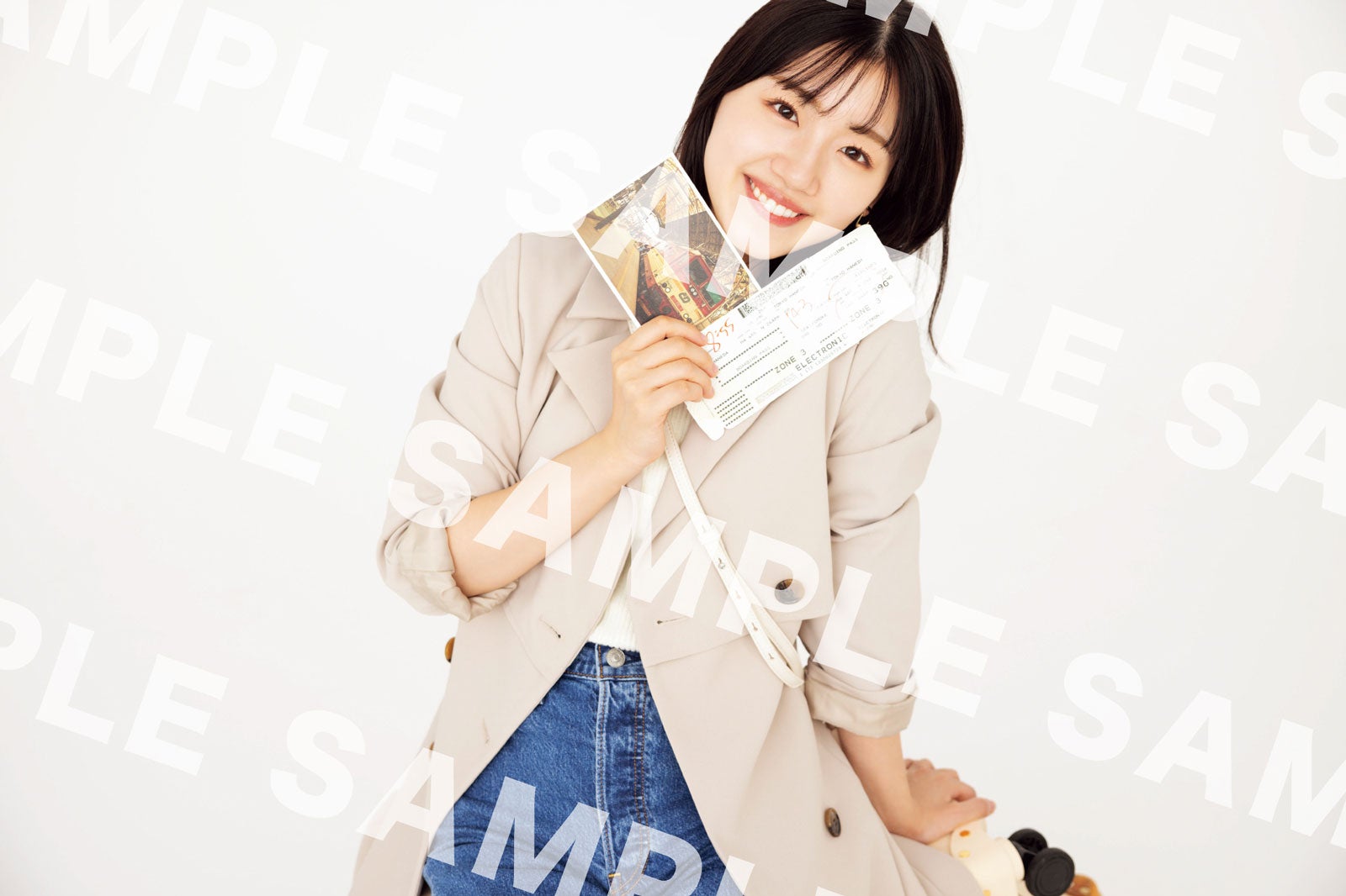 三省堂書店特典 両面フォトカード／佐々木美玲／Photo：Ryuji Sue（C）KOBUNSHA