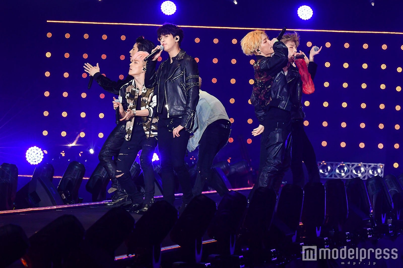 iKON、TGC大トリで迫力ライブ 豪華コラボに3万人熱狂＜TGC2017 S／S＞