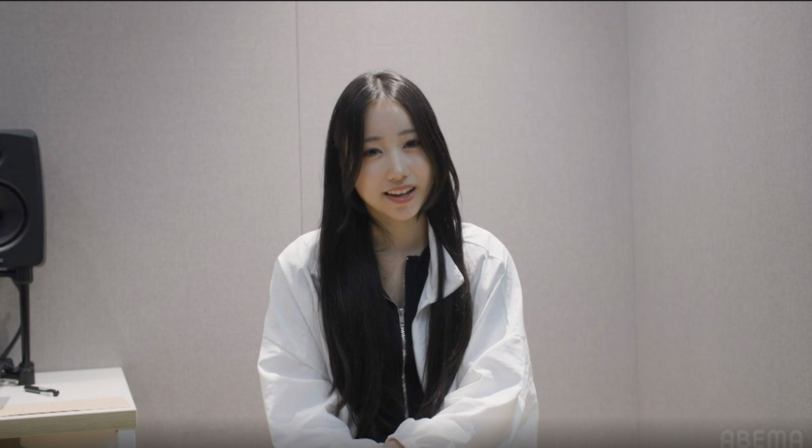 メイ「The Debut：Dream Academy」（C）HYBE UMG LLC.