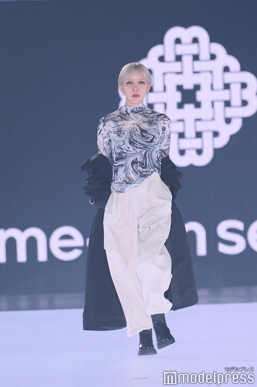 ハンチ「関コレ 2023 S／S」より（C）モデルプレス