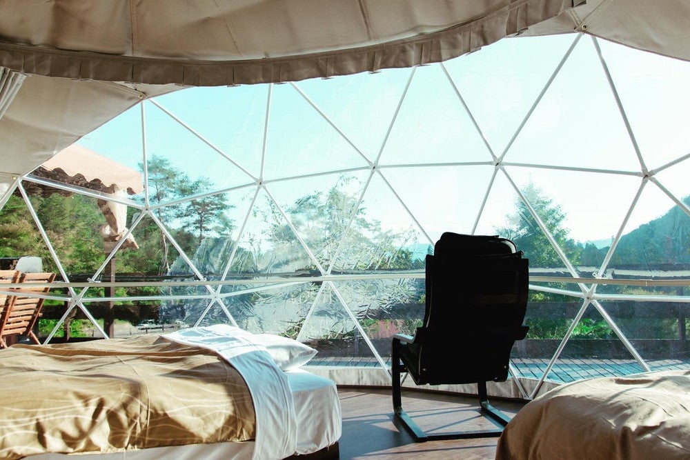 「軽井沢グランピング グランクラッセ」お洒落なドームテントで自然と一体化するアウトドア滞在