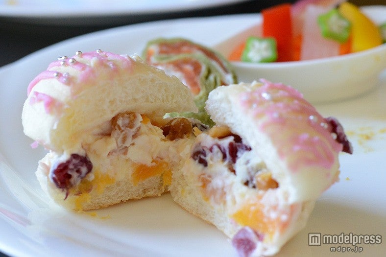 ドライフルーツとクリームチーズのサンドウィッチ