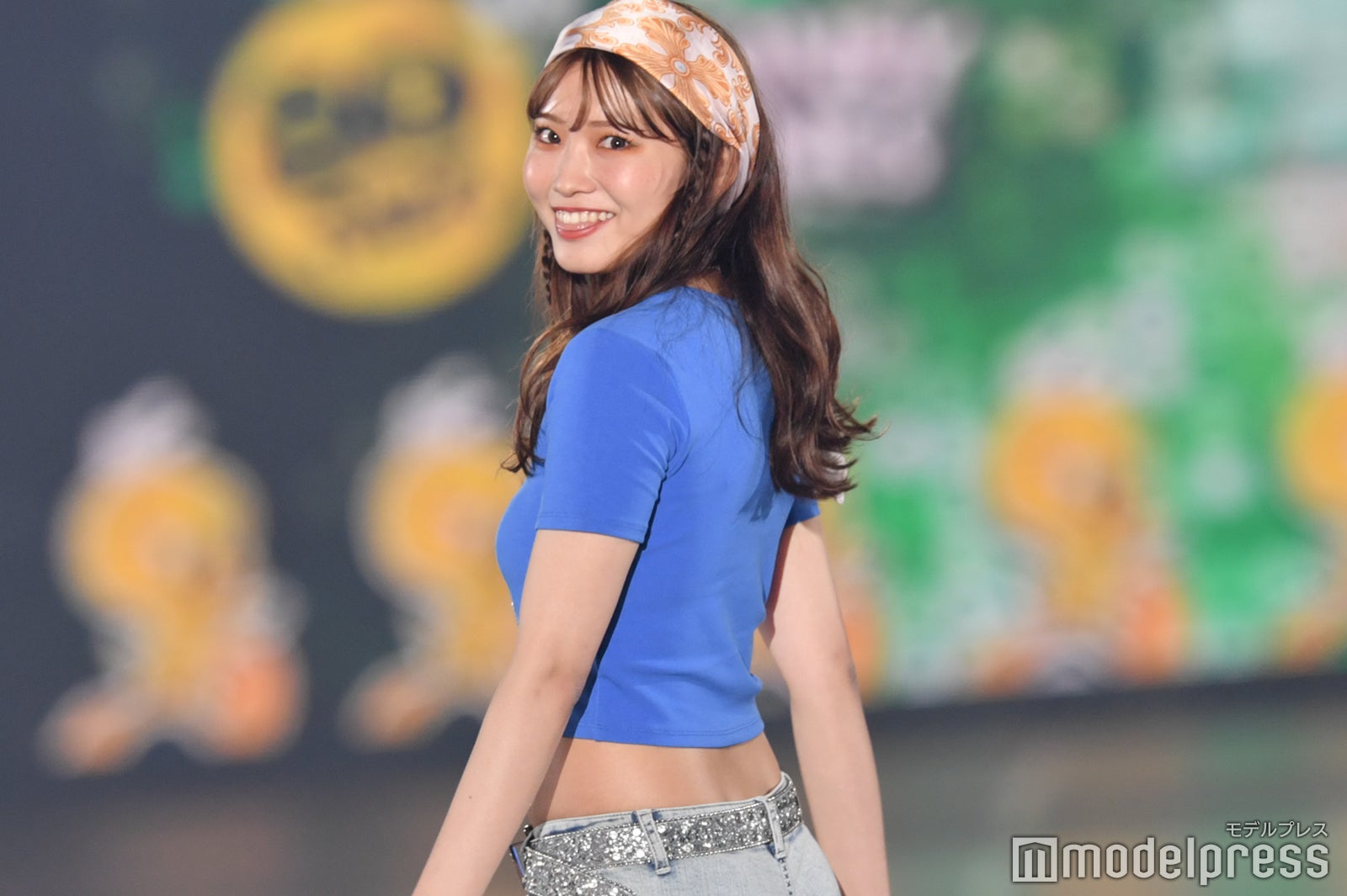 古田愛理、美ウエストちらり「Y2Kファッション」で抜群スタイル披露＜関西コレクション2022A／W＞