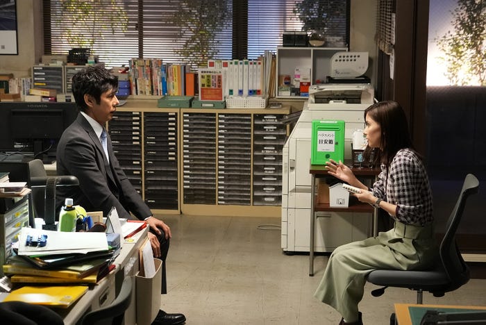 西島秀俊、芳根京子/「真犯人フラグ」第4話より(C)日本テレビ