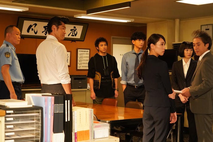 千原せいじ、平山祐介、山田裕貴、三浦翔平、戸田恵梨香、永野芽郁、ムロツヨシ 「ハコヅメ~たたかう!交番女子~」第8話より(C)日本テレビ