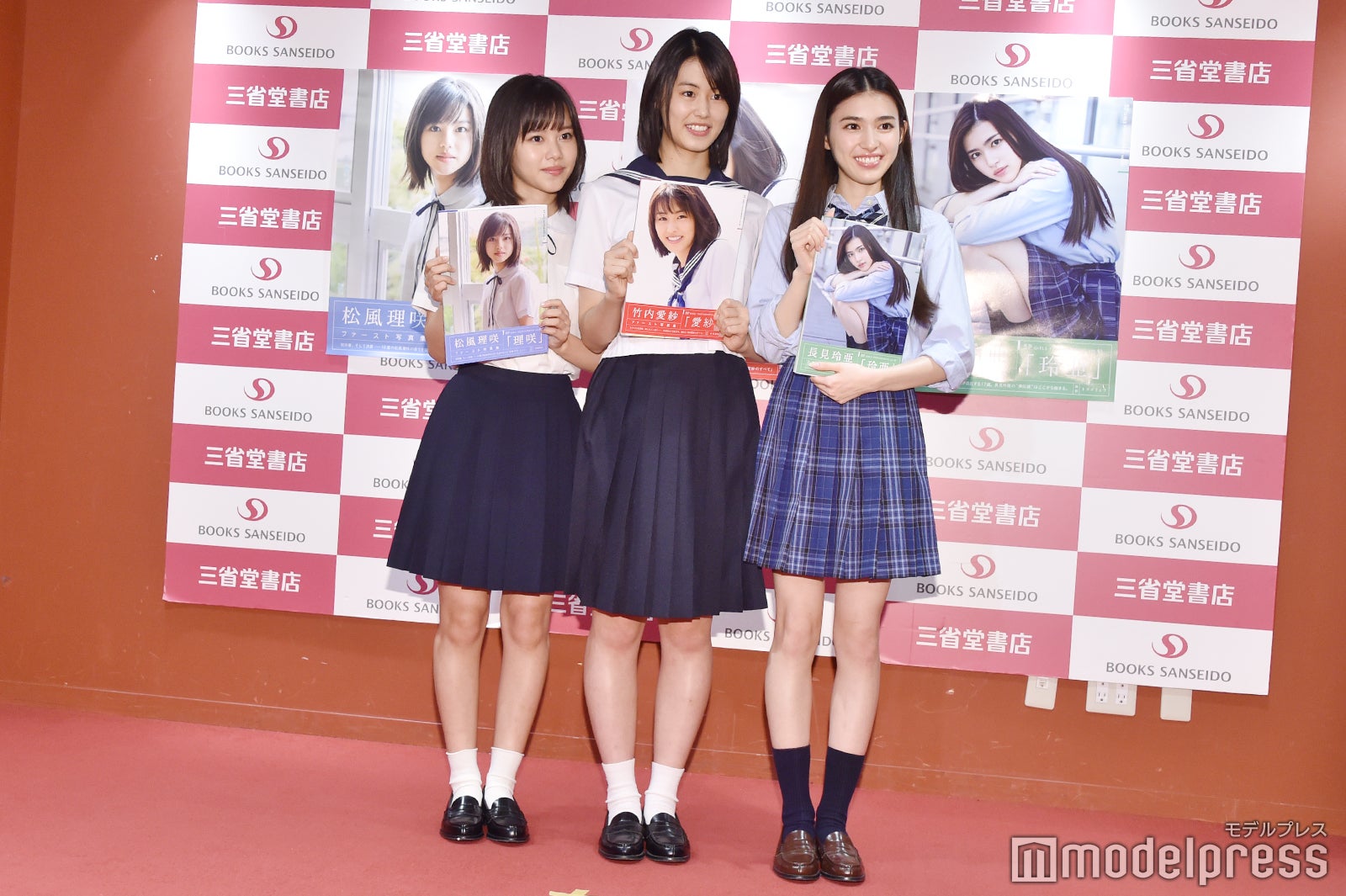 （左から）松風理咲、竹内愛紗、長見玲亜（C）モデルプレス
