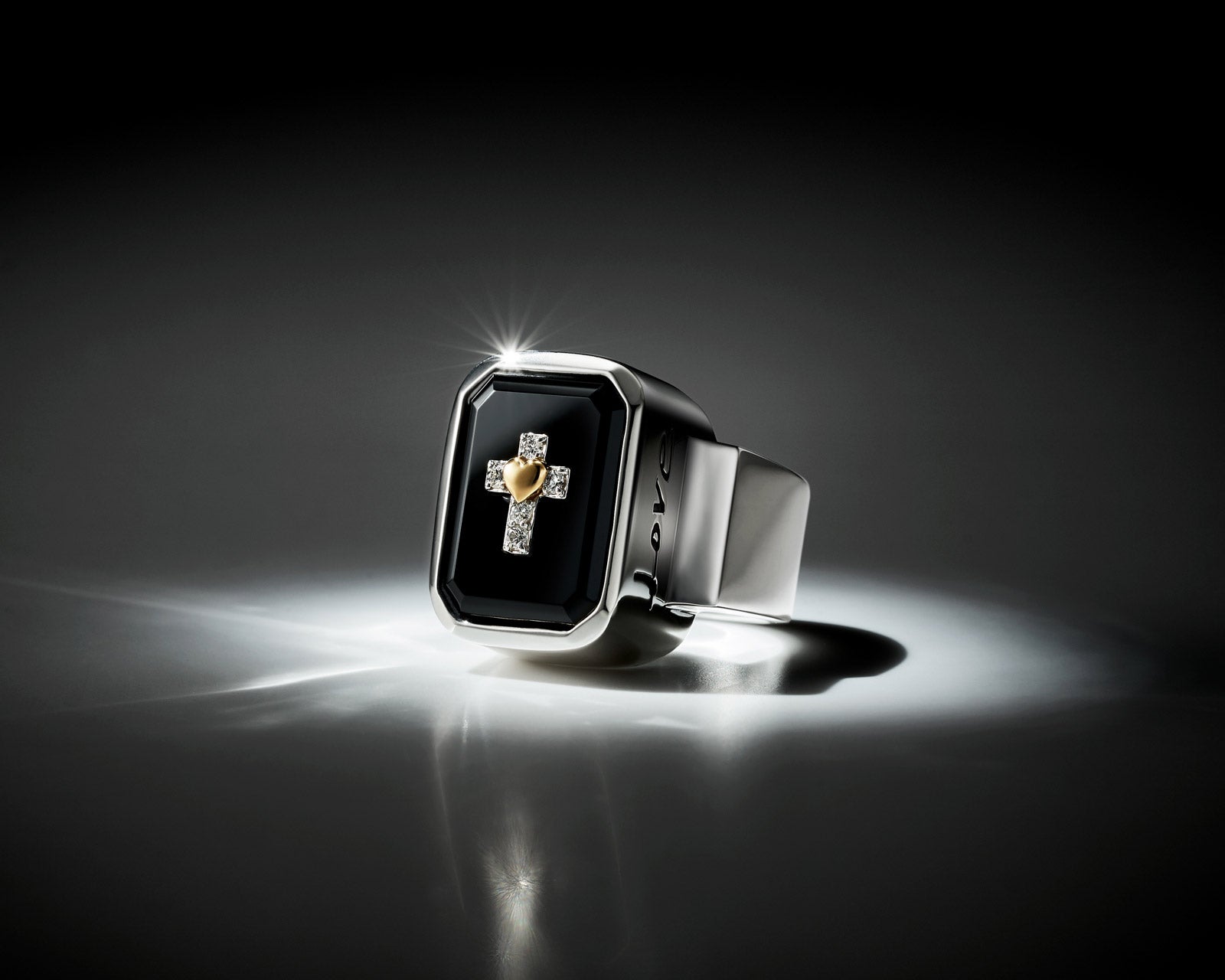 井上ヤマトと「JUSTIN DAVIS」のコラボレーション（提供写真）