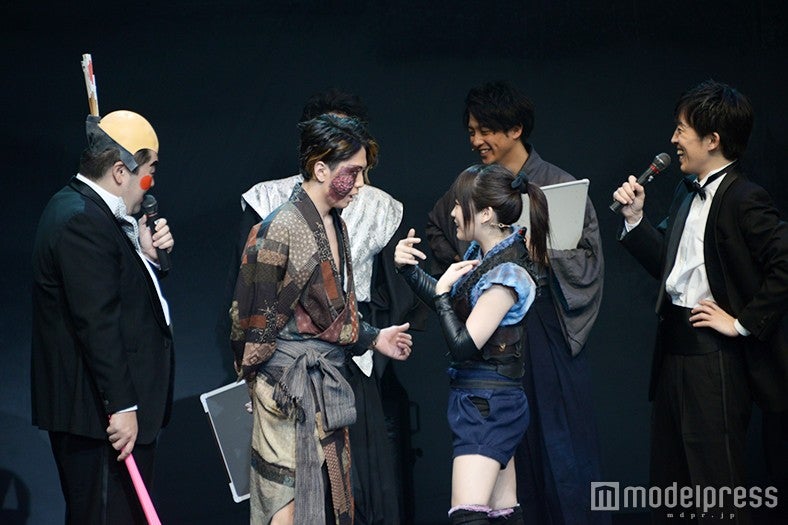 早押しクイズで言い争う早乙女友貴、川栄李奈（C）モデルプレス