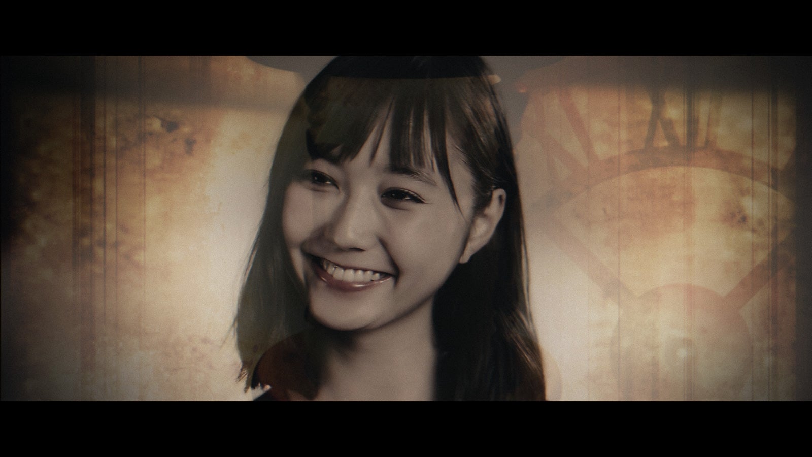 鈴木友菜／「Burning Like A Flame」MVより