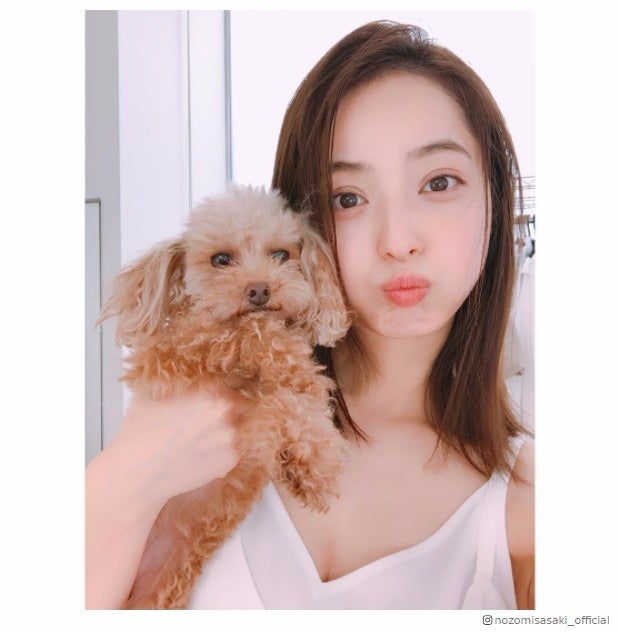 佐々木希、愛犬との2ショットに癒される！ナチュラルな美貌に「なんでそんなに美しいの」と反響