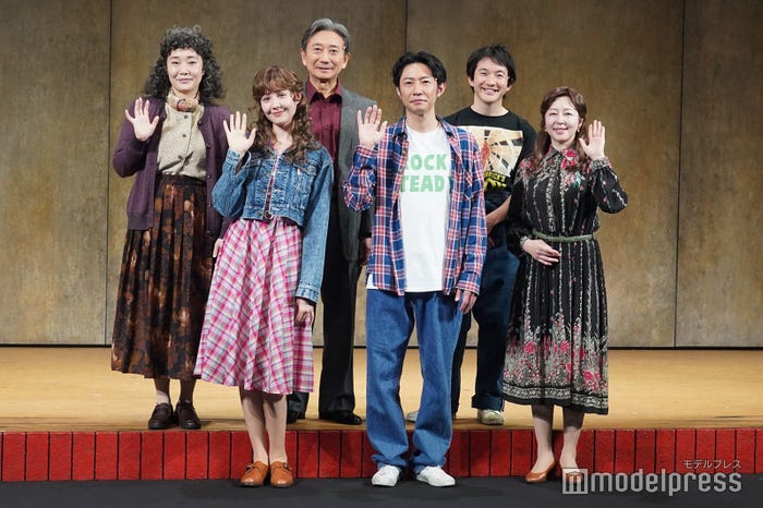 (前列左から)トリンドル玲奈、相葉雅紀、堀内敬子(後列左から)西尾まり、山崎一、浅利陽介(C)モデルプレス