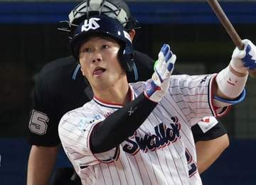 ヤクルト2試合連続サヨナラ勝ち！延長十回に代打・古賀が右犠飛で決めた 九回2死からキハダが同点許すも執念で7月初の3連勝