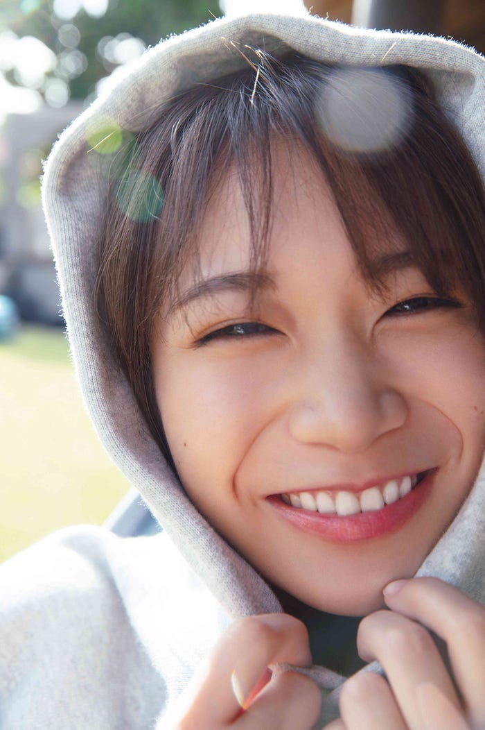 乃木坂46 秋元真夏2nd写真集「しあわせにしたい」HMV限定 裏表紙/撮影:倉本GORI(発売:竹書房)