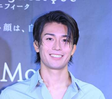 中村敬斗 ボッテガ・ヴェネタにルイ・ヴィトン…一流着こなTVなど出演 ヘアメイク担当者は「爽やか＆ツヤ感」とイベントに合わせたスタイル明かす