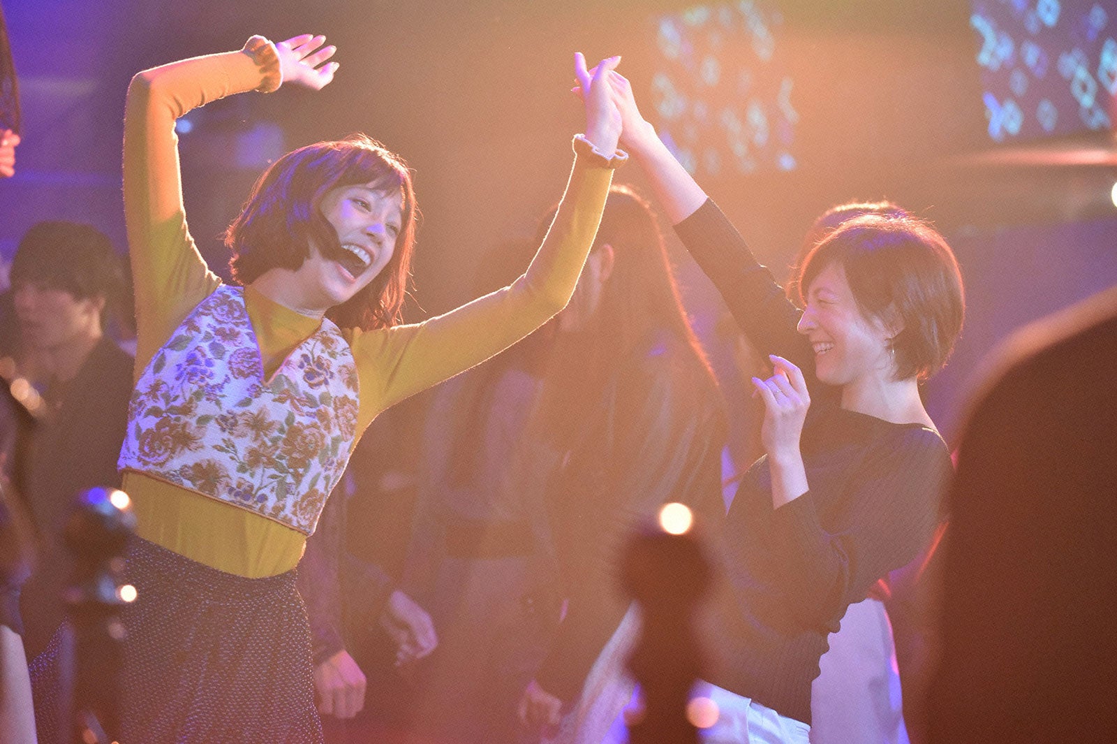 本田翼、広末涼子／「奥様は、取り扱い注意」第5話より（画像提供：日本テレビ）