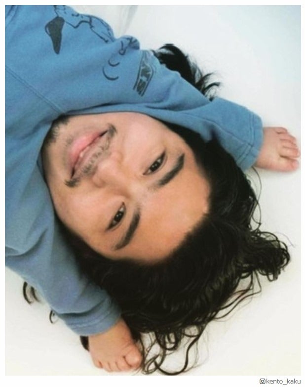 賀来賢人“パパ感”溢れる写真に反響「奈々ちゃん撮影？」「幸せそうな図」