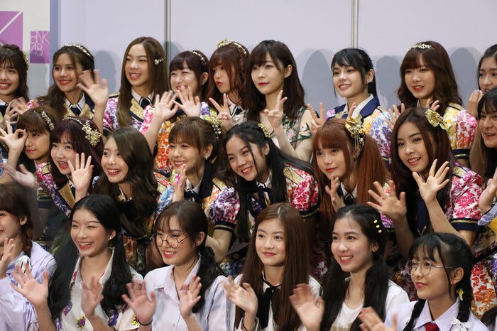 指原莉乃&BNK48メンバー (C)AKS