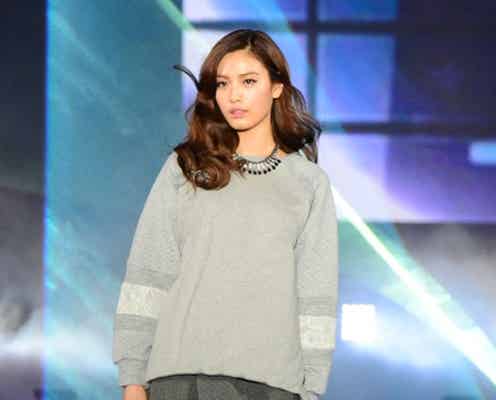 AFTERSCHOOLナナ、絶対領域披露 クールな表情に3万人釘付け