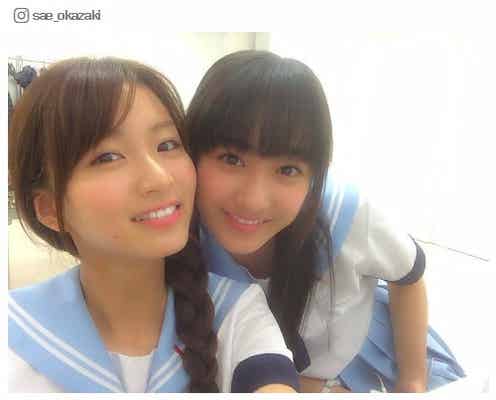平祐奈&岡崎紗絵「学園のマドンナ」級セーラー服2ショット公開