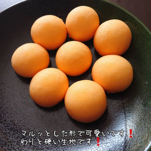 たまごパンを袋から出してお皿に盛りつけたところ