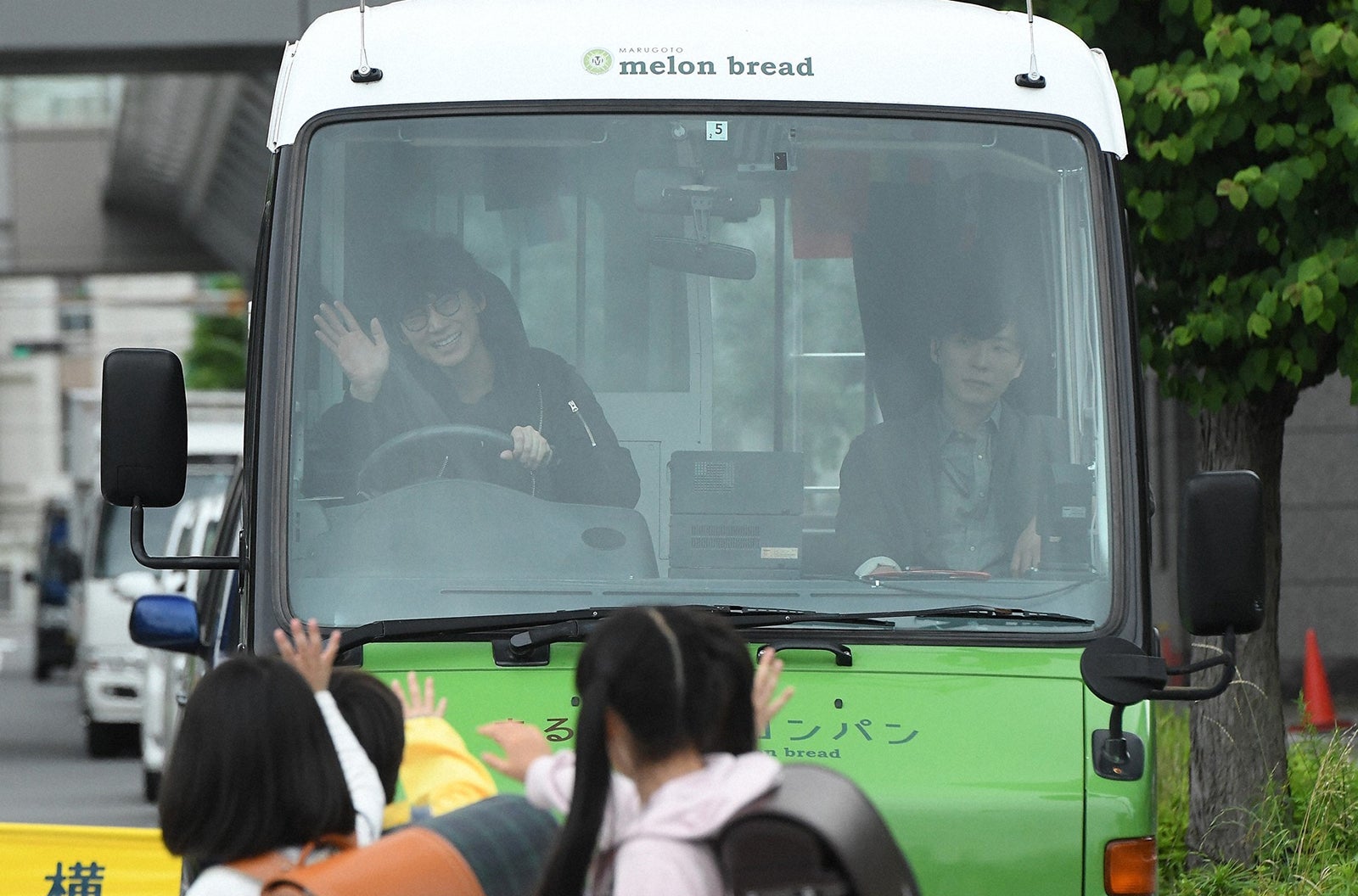 星野源、綾野剛／「MIU404」第4話より（C）TBS