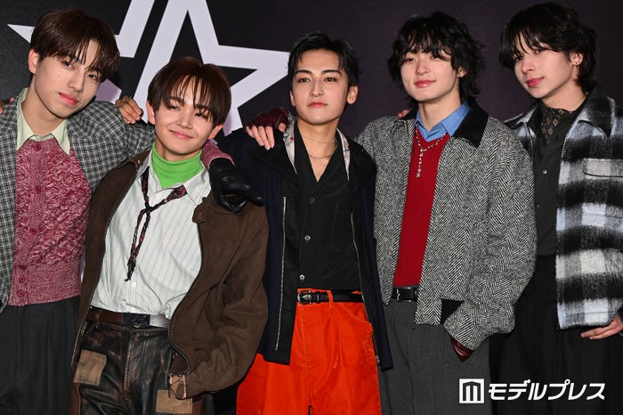 BMSG新星・STARGLOW、デビュー曲「Star Wish」初披露 初ライブ出演の“思い出の地”に5000人集結