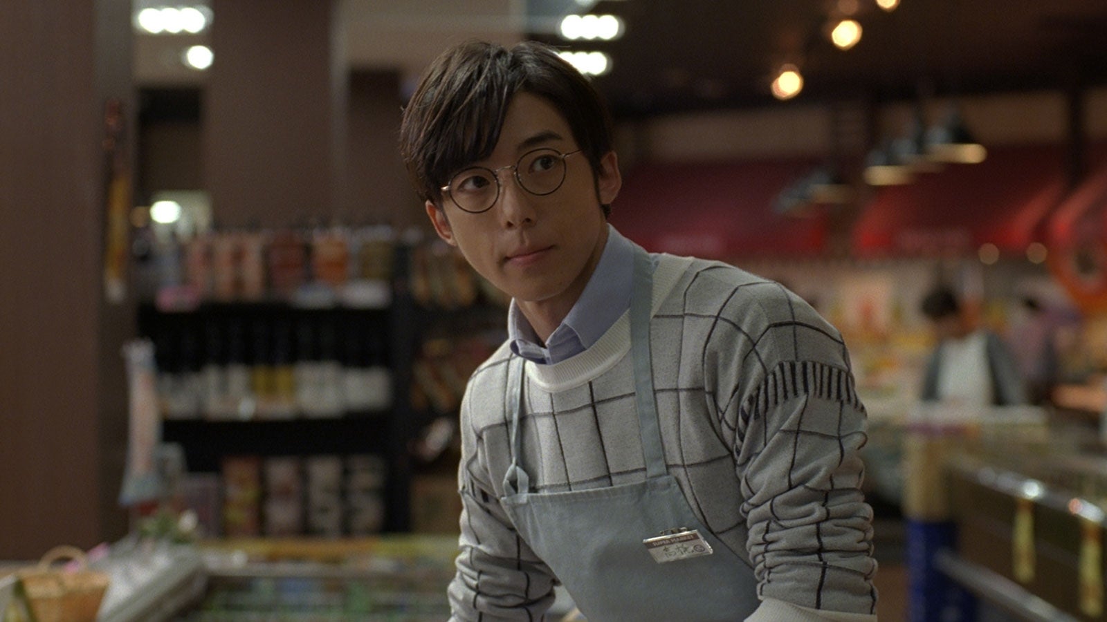 高橋一生、メガネ姿で“高橋店長”に　素敵すぎて急きょ方針変更の事態