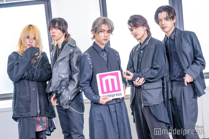 (左から)FURUTATSU、カルマ、kyohey、Gai、KAIRI (C)モデルプレス