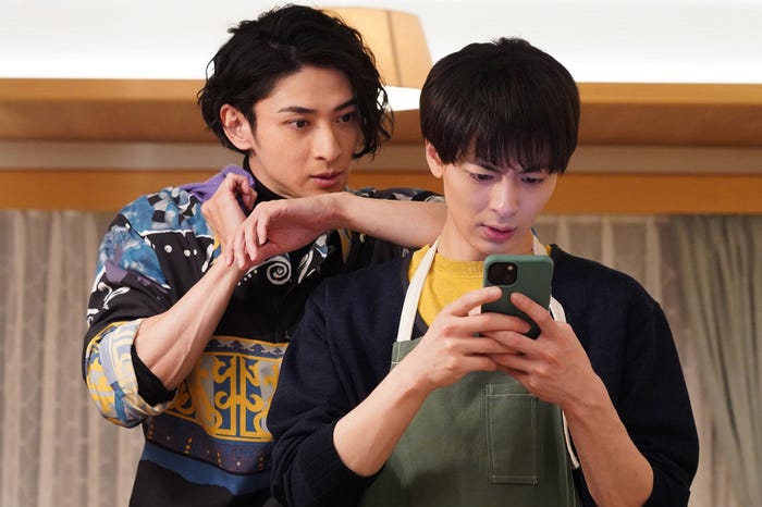 (左から)古川雄大、高杉真宙 /「わたしのお嫁くん」第4話より(C)フジテレビ