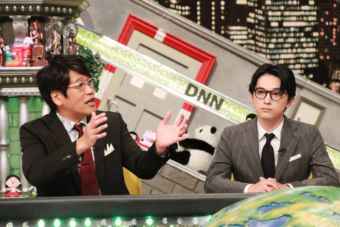 古坂大魔王、吉沢亮(C)フジテレビ