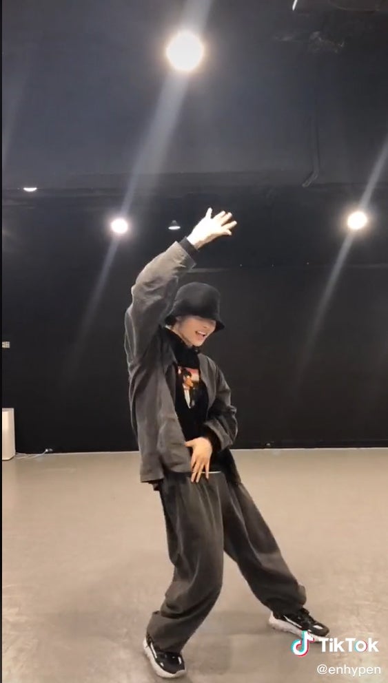 「I-LAND」デビューの“ENHYPEN”日本人・ニキ、BTS「Dynamite」披露「キレよすぎる」「かっこいい」と反響