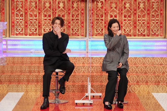 (左から)三浦翔平、桜井ユキ(C)フジテレビ