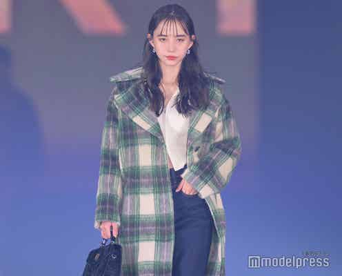 「ヒルナンデス!」で話題の美女・井桁弘恵、ほっそりウエストちら見せコーデが色っぽい<GirlsAward 2022 A/W>