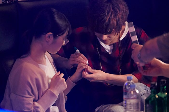 「その愛、お金で買いました。」撮影中の様子 (提供画像)