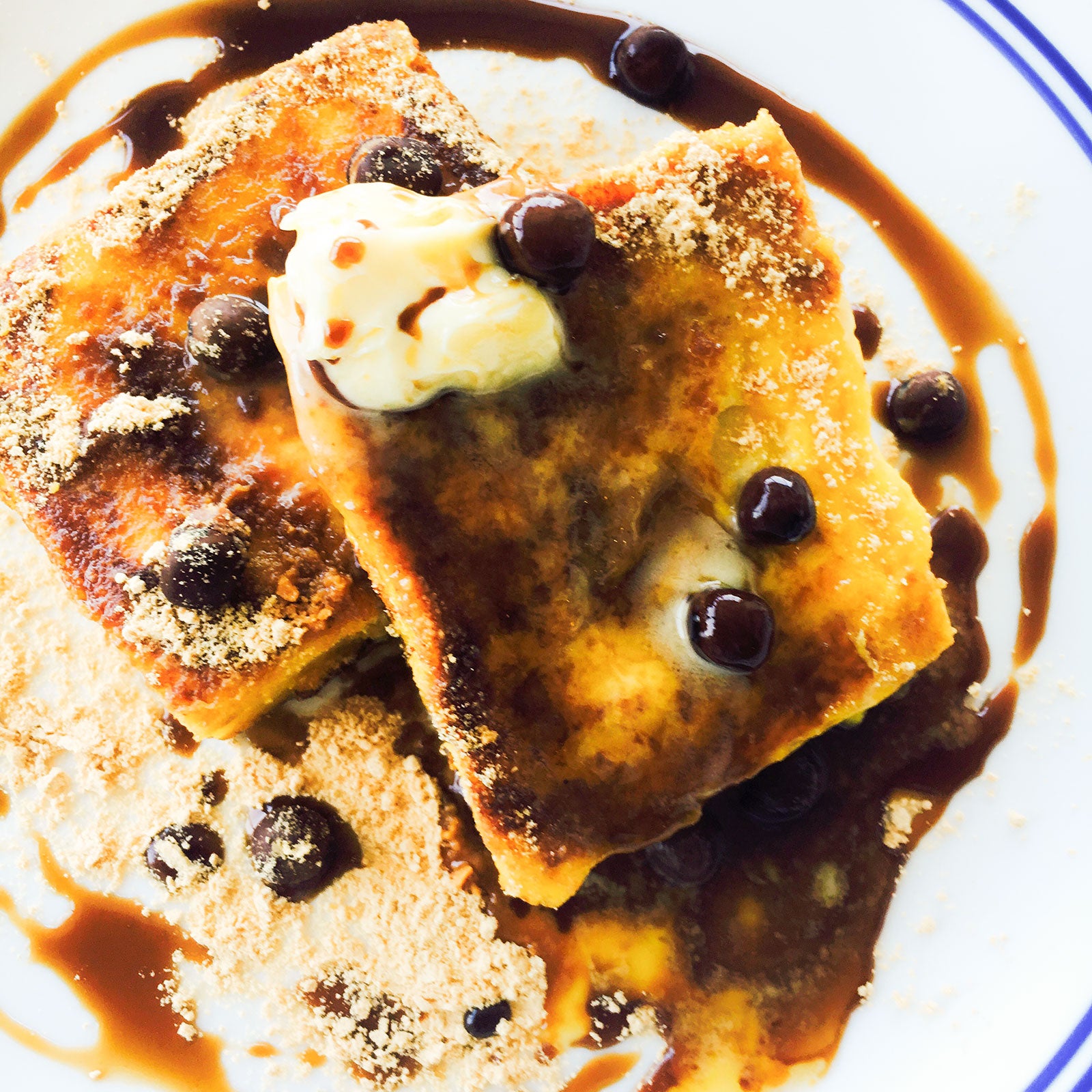 手順3：きな粉、黒蜜、お好みのとっピングをして出来上がり！／画像提供：柏原歩